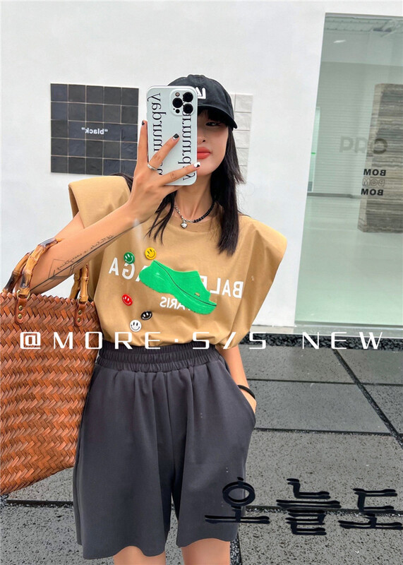 [more] comfortable and simple versatile vest / sling 88139\ozq