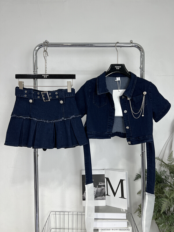 [fan fan] fashion short denim jacket + hot girls' Slim skirt suit (with Brooch) 5975\jj
