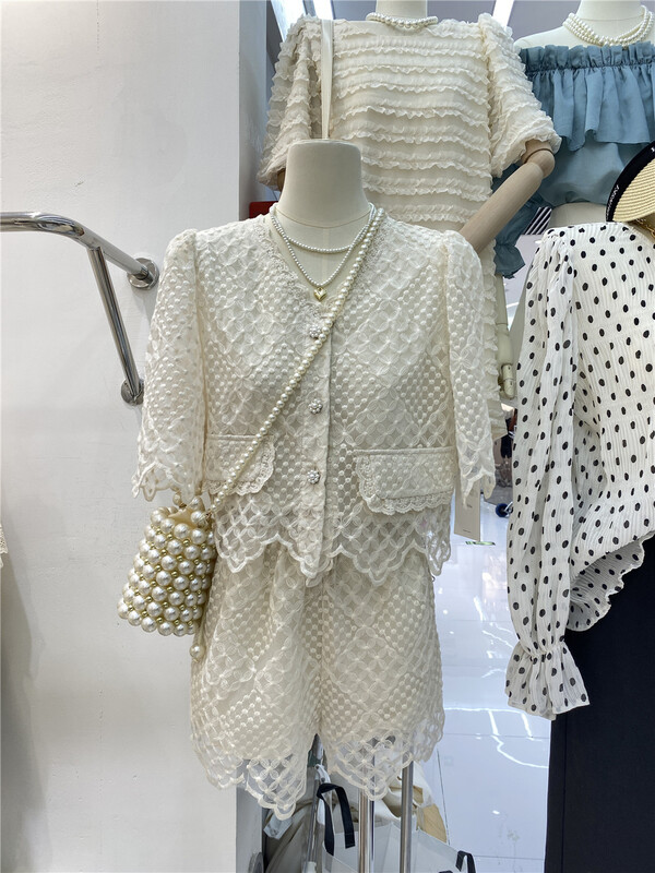 [MiuMiu] V-neck bubble sleeve lace temperament blouse + same color casual Shorts Set 7939\zxx