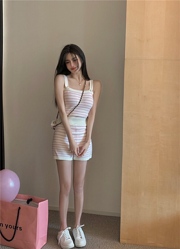 [Doudou family] elegant fashion age reduction contrast stripe waist slimming elastic suspender Jumpsuit 88419\jj
