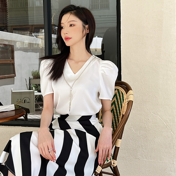 [Hanna inclusive] French elegant chiffon shirt 2022 summer new V-neck thin shirt (with detachable necklace) m10130\jhy