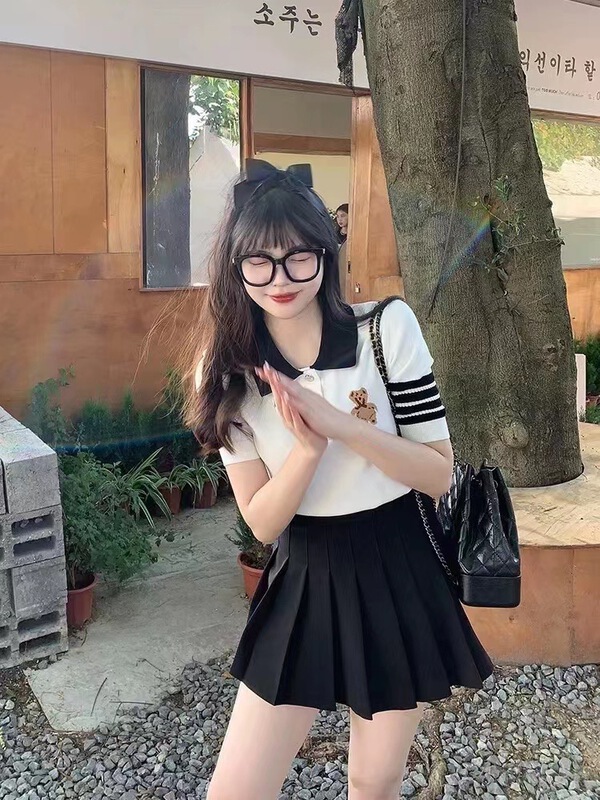 [Bingbing] cartoon embroidered polo shirt + pleated slim skirt set 8339\xyj