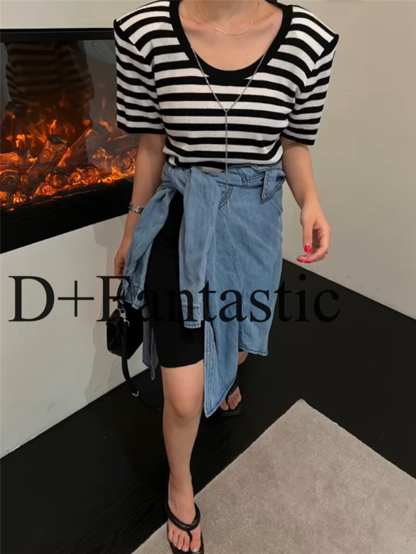U-neck striped slim shirt (removable chain) 10020\ozq