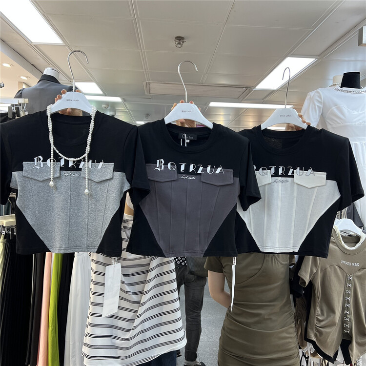 [Qian Jia QIANJIAO] round neck stitched fake pocket short sleeve T-shirt (only selling tops) 6989\pcz