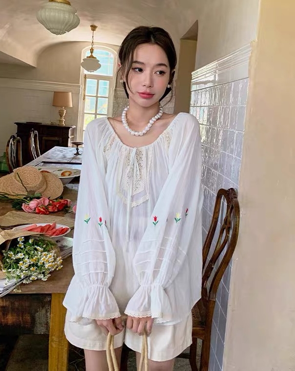 [wht] embroidered floret lace edge loose and versatile blouse 6018\wtt