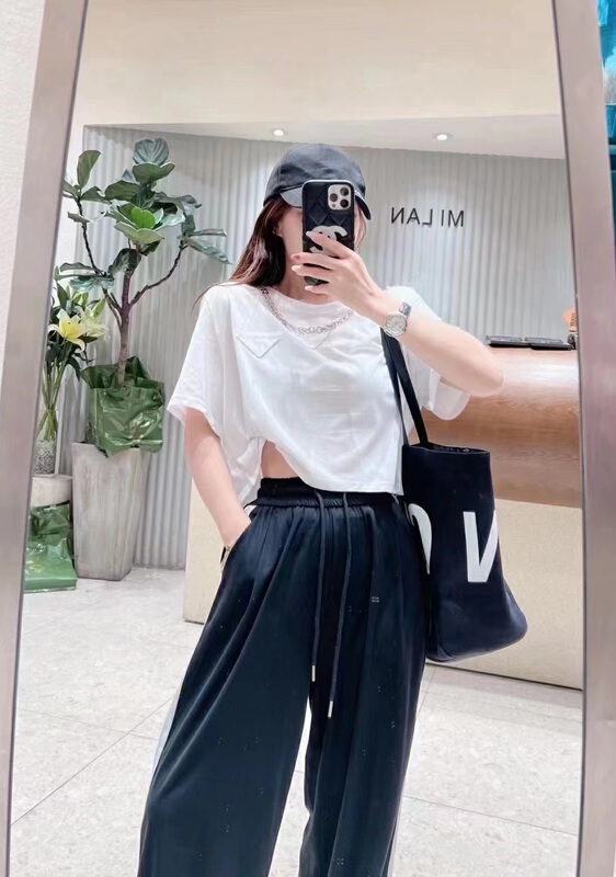 [fan fan] round neck fashion Korean fashion chain small design Short Sleeve T-shirt 230\jj