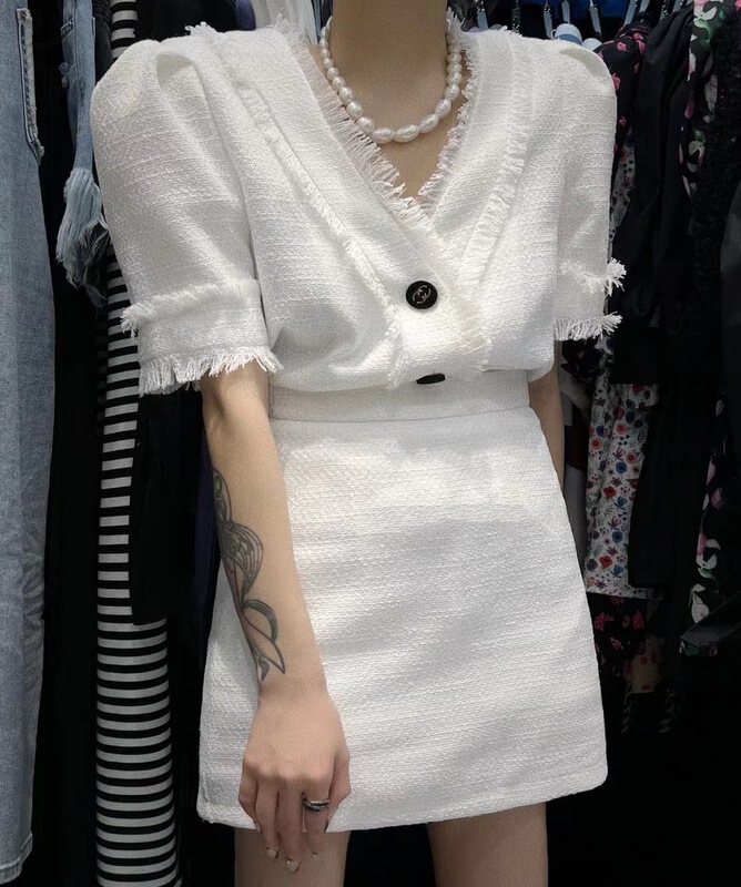 [buyer Yan Xuan - God of wealth] French small fragrant style button short coat + slim skirt two piece suit 1379-5\cl