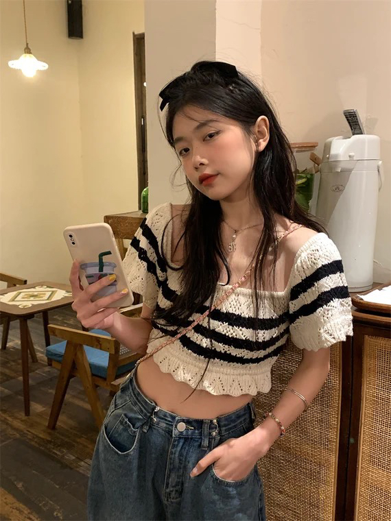 [vast charm] sweet and spicy color contrast striped square collar design sense of minority slim fit short hollow out shirt 037\cls