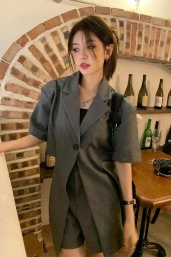 Real shooting and real price Korean minority shows thin underarm hollow out suit short sleeve coat + Suit Shorts