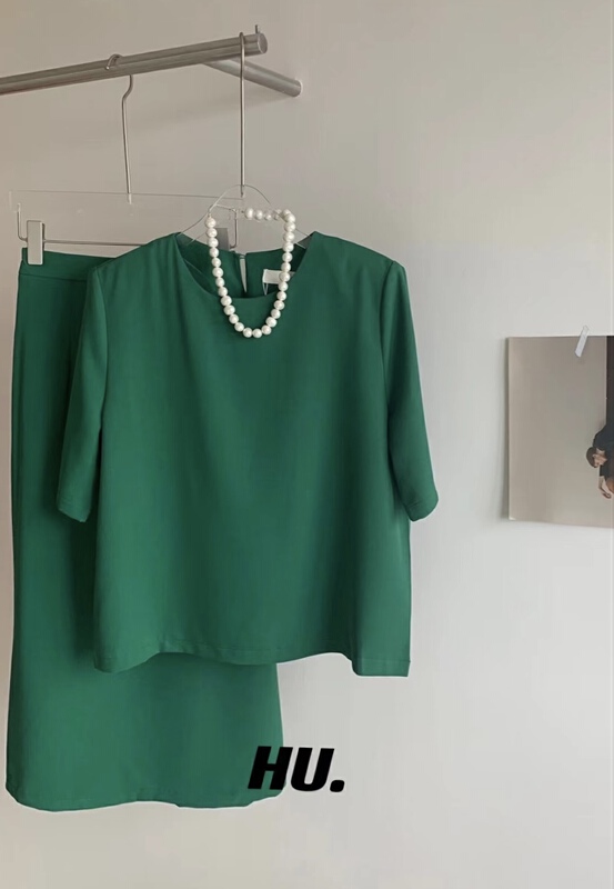 【HU.】 Shoulder pad fashion blouse + temperament slim skirt suit 22107\zxl