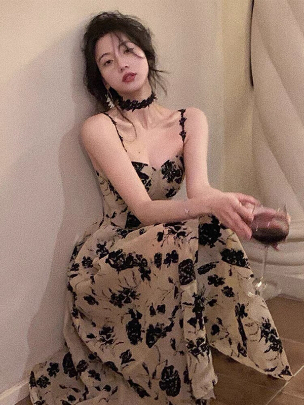 [ouzhengsha] retro waist closing high-level sense minority floral suspender skirt + simple cardigan top set (excluding accessories) 18780\jj
