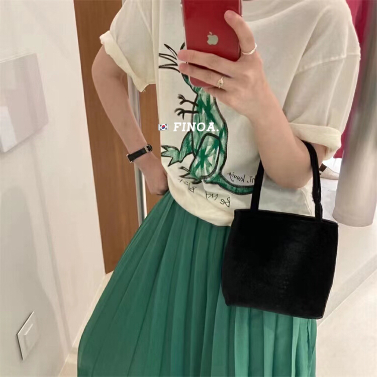 [finoa] loose cartoon dinosaur print round neck short sleeve T-shirt 10572