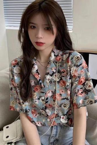 Summer design sense niche Short Sleeve Chiffon shirt V-neck floral top retro Hong Kong Style loose shirt women's fashion