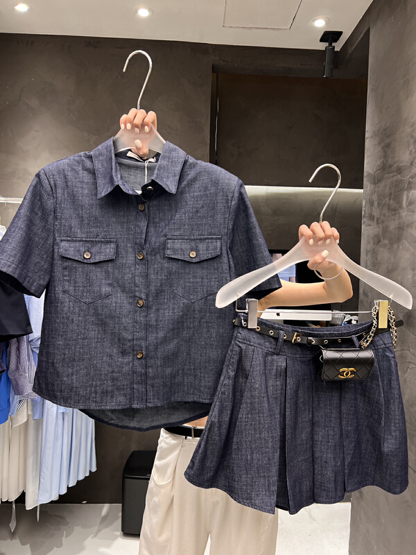 [tomorrow] simple single breasted short sleeve T-shirt + pleated slim Skirt Set (excluding matching) 5029\ozq