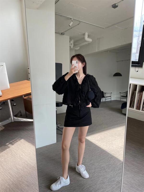 Original price 84.60! In early summer! [June 6th] fashionable and versatile V-neck Ruffle lace up blouse ys1-2333\wpl