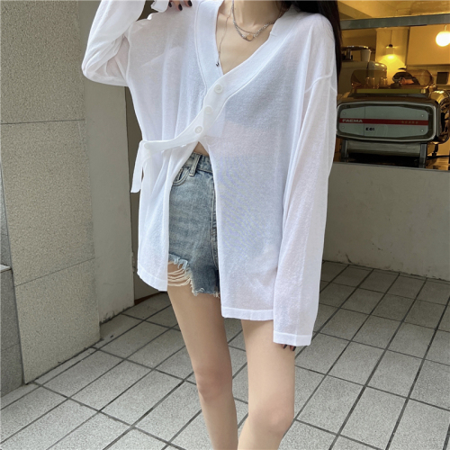 Real shooting, real price, design sense, irregular V-neck sun protection sweater, women's new ins thin lazy top