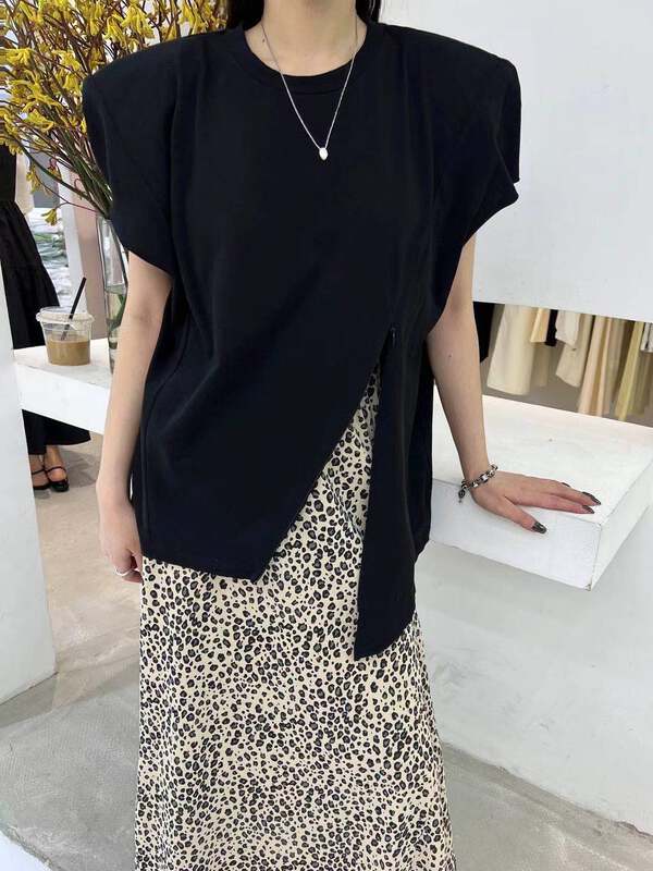 [vi.liu Liu] simple round neck solid shoulder pad short sleeve T-shirt 60620\zxl