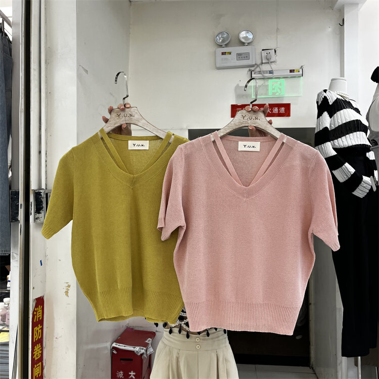[Yun] simple V-neck short sleeve T-shirt 6771\csx