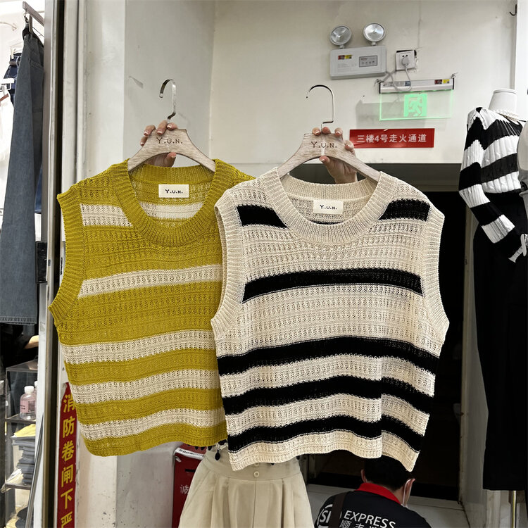 [Yun] fresh stripe round neck sleeveless T-shirt 6776\csx