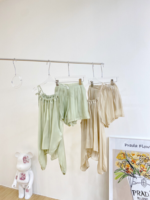 [Feimao (Yimao)] off shoulder suspender temperament sunscreen shirt + elastic waist casual Shorts Set z-4111\lsl