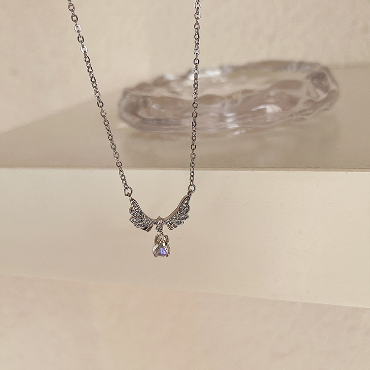 [inside] exquisite high sense angel wing Moonstone Pendant short necklace x3335\zxl
