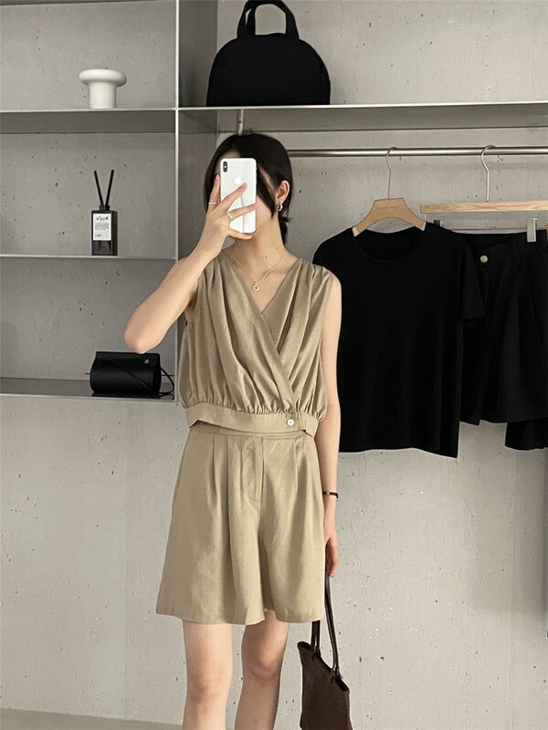 [clean space] solid color textured V-neck loose vest / suspender 32911# cqw