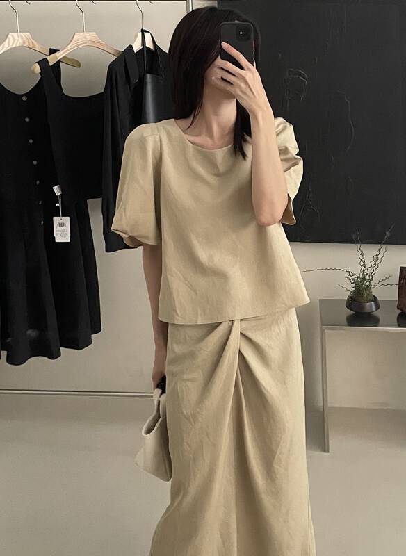 Silk and hemp fabric with strong breathability [clean space] Korean version square neck three-dimensional pleated sleeve design blouse 32923 \cqw