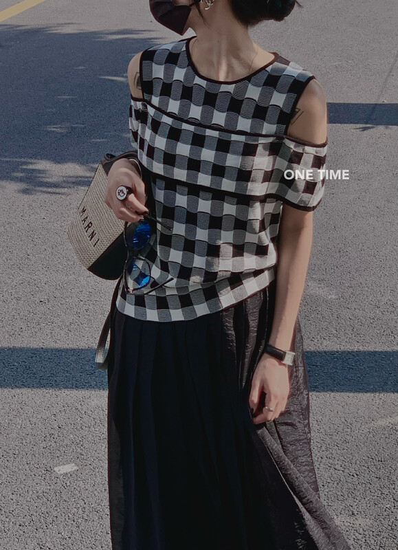 Original price 85.72! [one time] checkerboard slim fit off shoulder short sleeved T-shirt ot7013# CLS