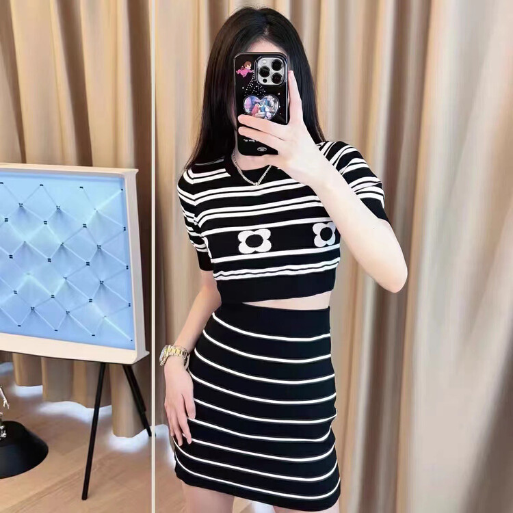 [f · P] small fragrance sweater + slim striped skirt set 3048-1-2 × HBx