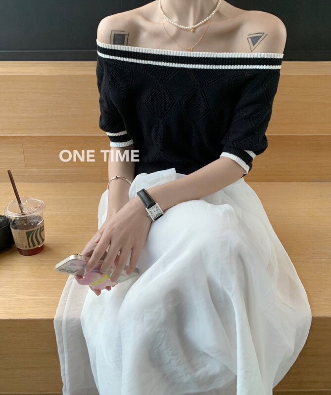 Original price 72.19! [one time] hollow contrast off shoulder ice silk sweater ot7032\jhy