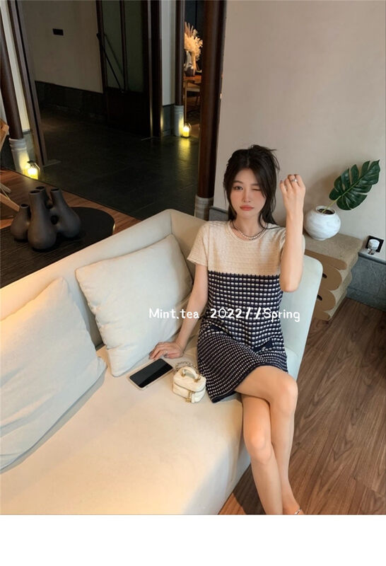 [mint tea] round neck color matching straight tube casual knitted dress 22192 \zjy