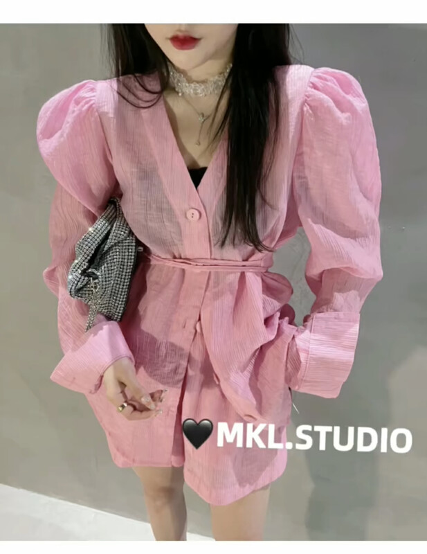 [Mikala] solid color V-neck sunscreen shirt + casual casual casual Shorts Set 1001 \pcz