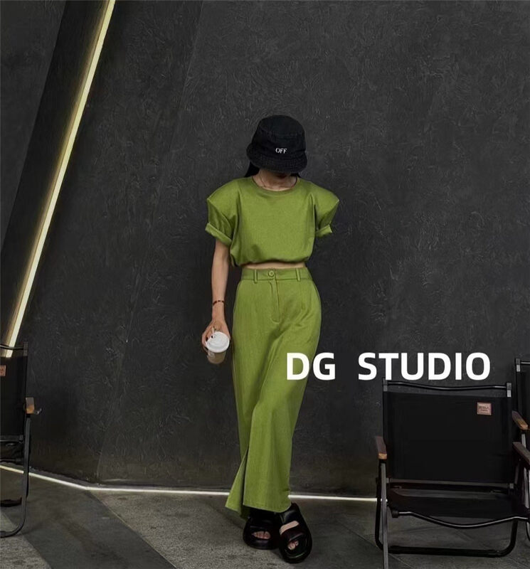 [top] back hollowed out T-shirt + temperament skirt set 9382 \zjy