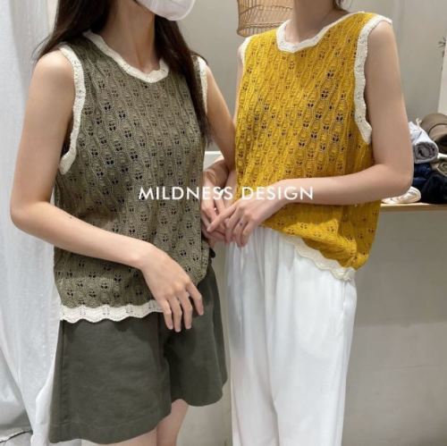 Sleeveless vest for women to wear outside in summer. Small fragrance thin style with short hollow hook flower small sweater to wear outside