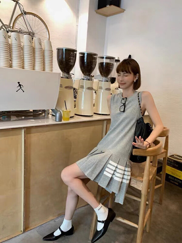 [am Gardenia] knitted pleated leisure college sleeveless age reducing dress ys1-692# zxx