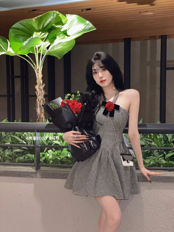 [Alala emelia] French chiffon dress with halter neck and off shoulder (with corsage) l1616a