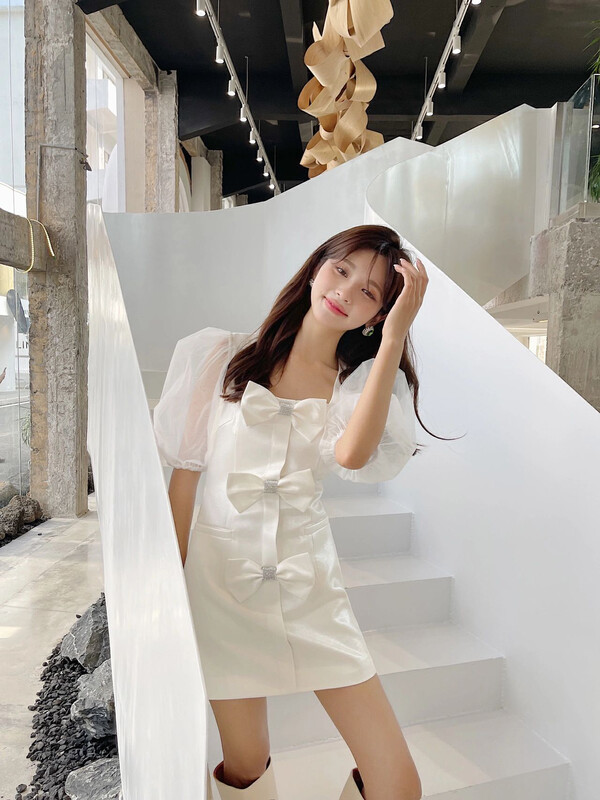 [Alala emelia] white moonlight three-dimensional bowknot design dress (bubble sleeve) l1987a# jhy