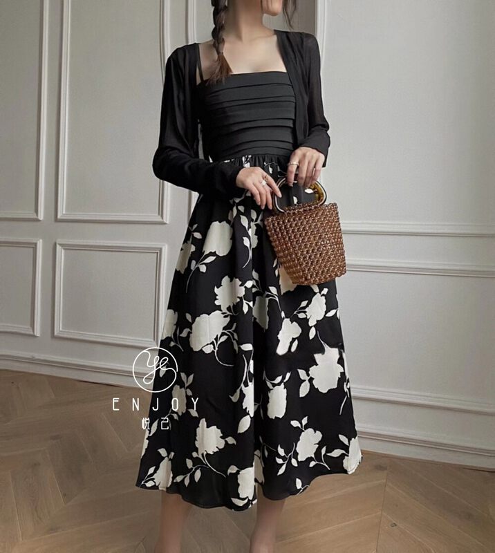 [enjoy · Yueji] simple long sleeved sunscreen shirt + floral suspender Dress Set (only sell sets) 9069\pcz