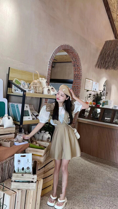 [Zoe Zoe] round neck bubble sleeve blouse + Korean style fungus edge fashion strap skirt set m337# zjy