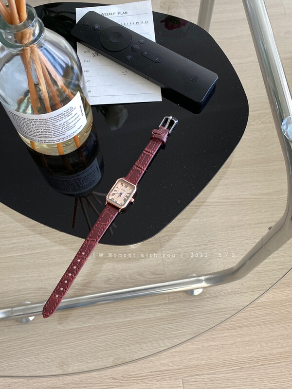 [moment with you] retro Korean style square female ins minority watch 00d9152# LSW