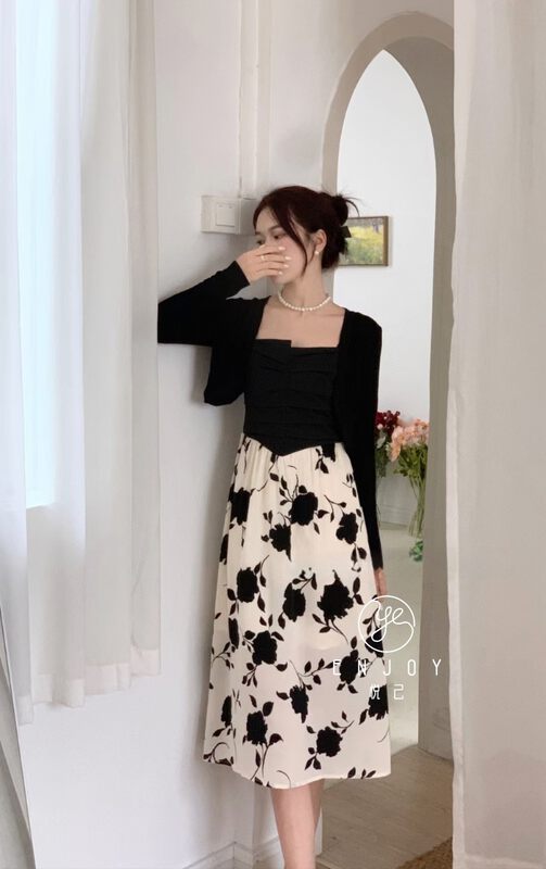 [enjoy · Yueji] simple and comfortable sunscreen in summer + pastoral retro small floral suspender skirt set 9043# PCZ