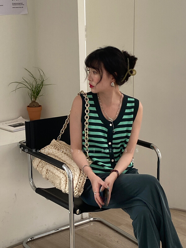 [moment with you] contrast edge, button and stripe knitted vest 2m177# LSW