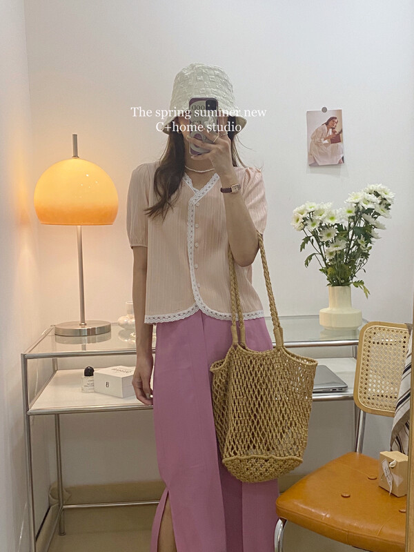 New in early summer! [c+home] Korean V-neck stitched lace blouse (only for blouses) 68819# HBx