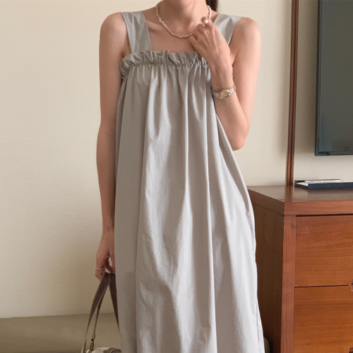 Real shooting, real price, fashionable, out of the street, simple ~ wide shoulder strap sleeveless vest dress, long suspender skirt