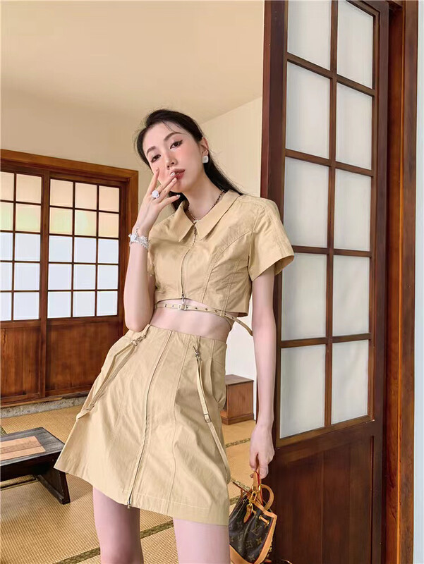 [Fanfan] niche design sense retro strap short sleeved shirt + slim Skirt Set (with belt) 0152\zxx