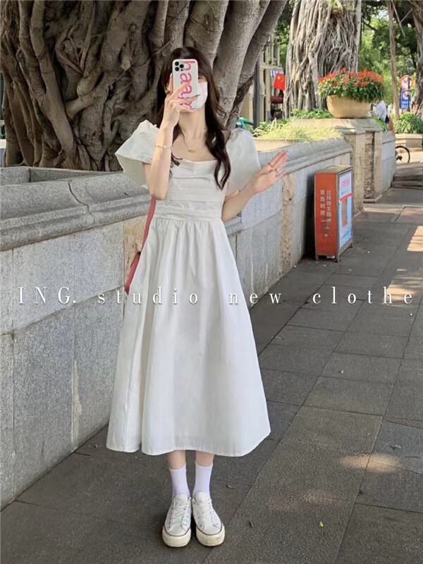 [ing] French retro square neck bubble sleeve dress waist closing design 9098