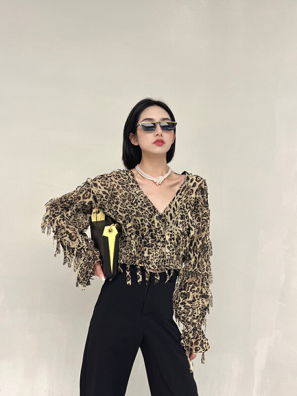[d.two D2] big brand extremely simple leopard sexy V-neck shirt 2121066 \zxl