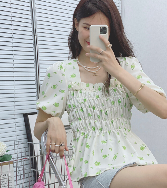 The original price is 43.99! [I-D] Korean style square neck elastic floral shirt 6076 × L
