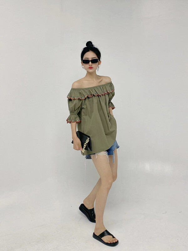 [d.two D2] French retro embroidered off shoulder shirt 2221290# zxl