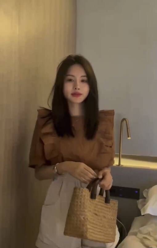The original price is 43.99! [I-D] Korean Style Lace Blouse 6067# ll
